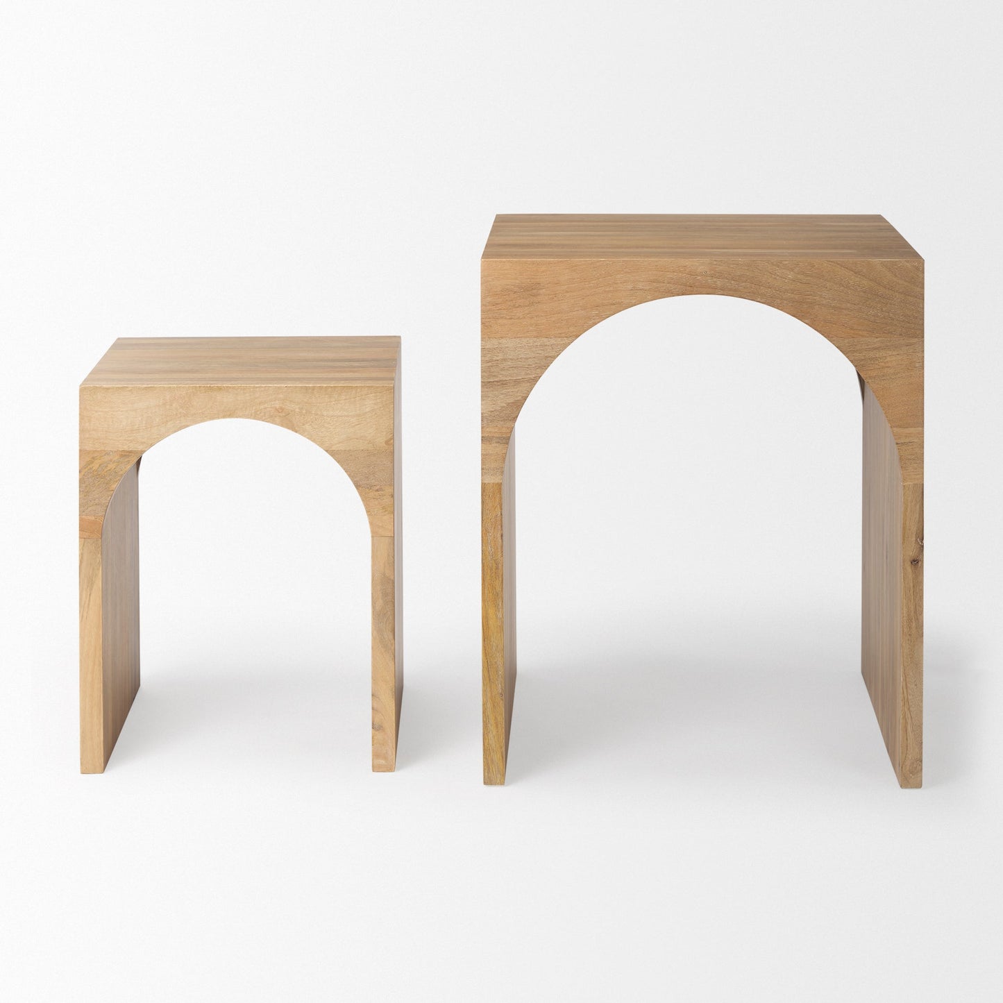 Chloe Cottage Wood Nesting Table (Set of 2)
