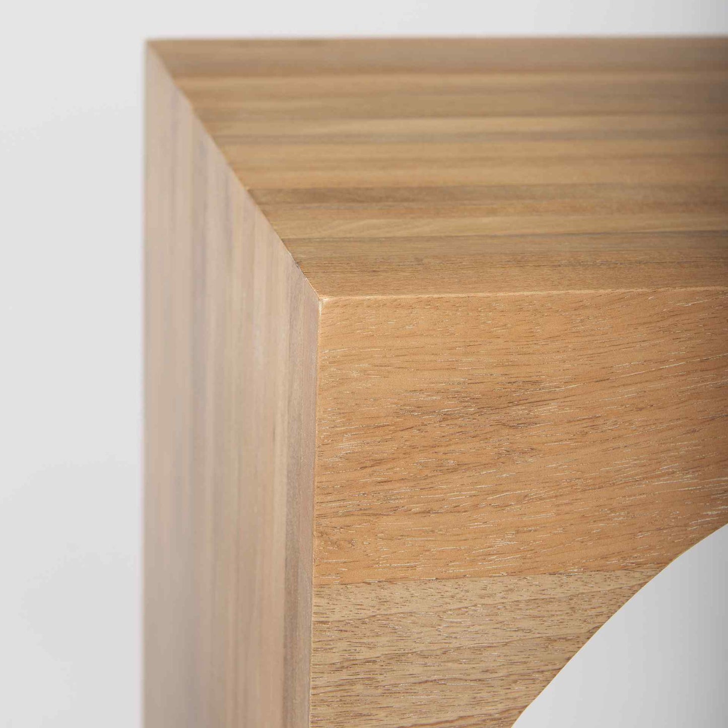 Chloe Cottage Wood Nesting Table (Set of 2)