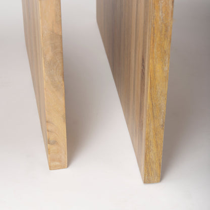 Chloe Cottage Wood Nesting Table (Set of 2)