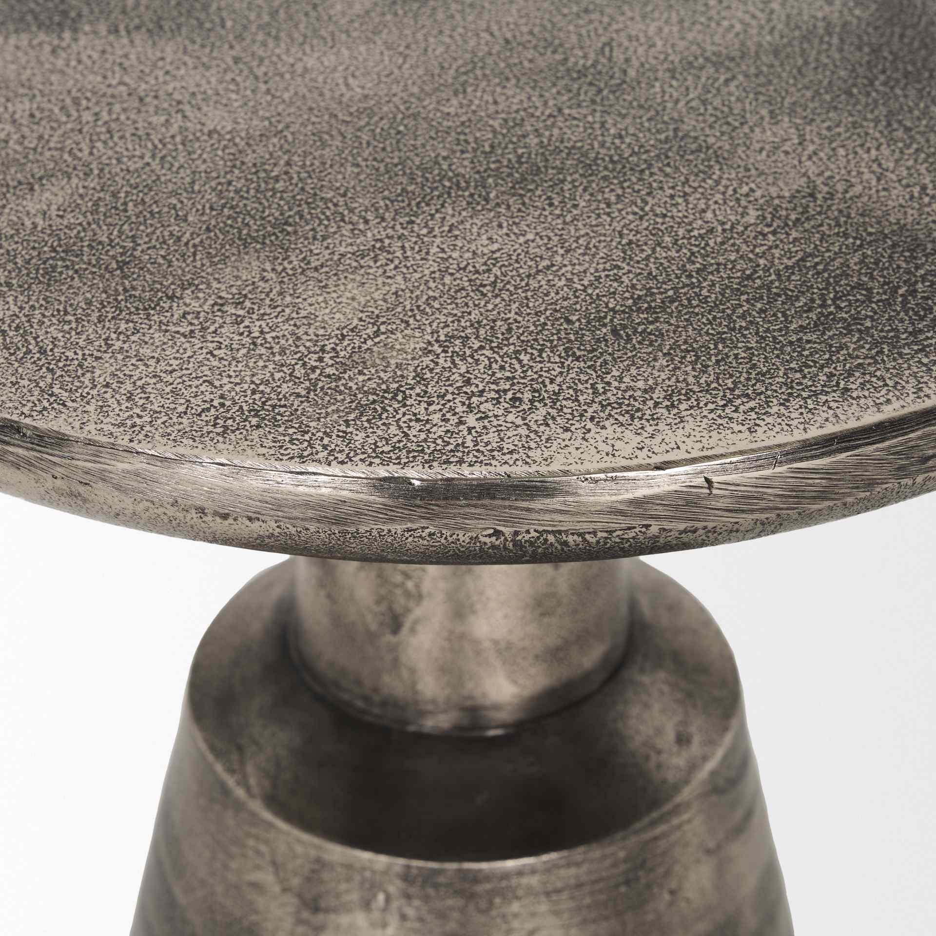 Mercana Bobbi Cast Aluminum Round Accent Table