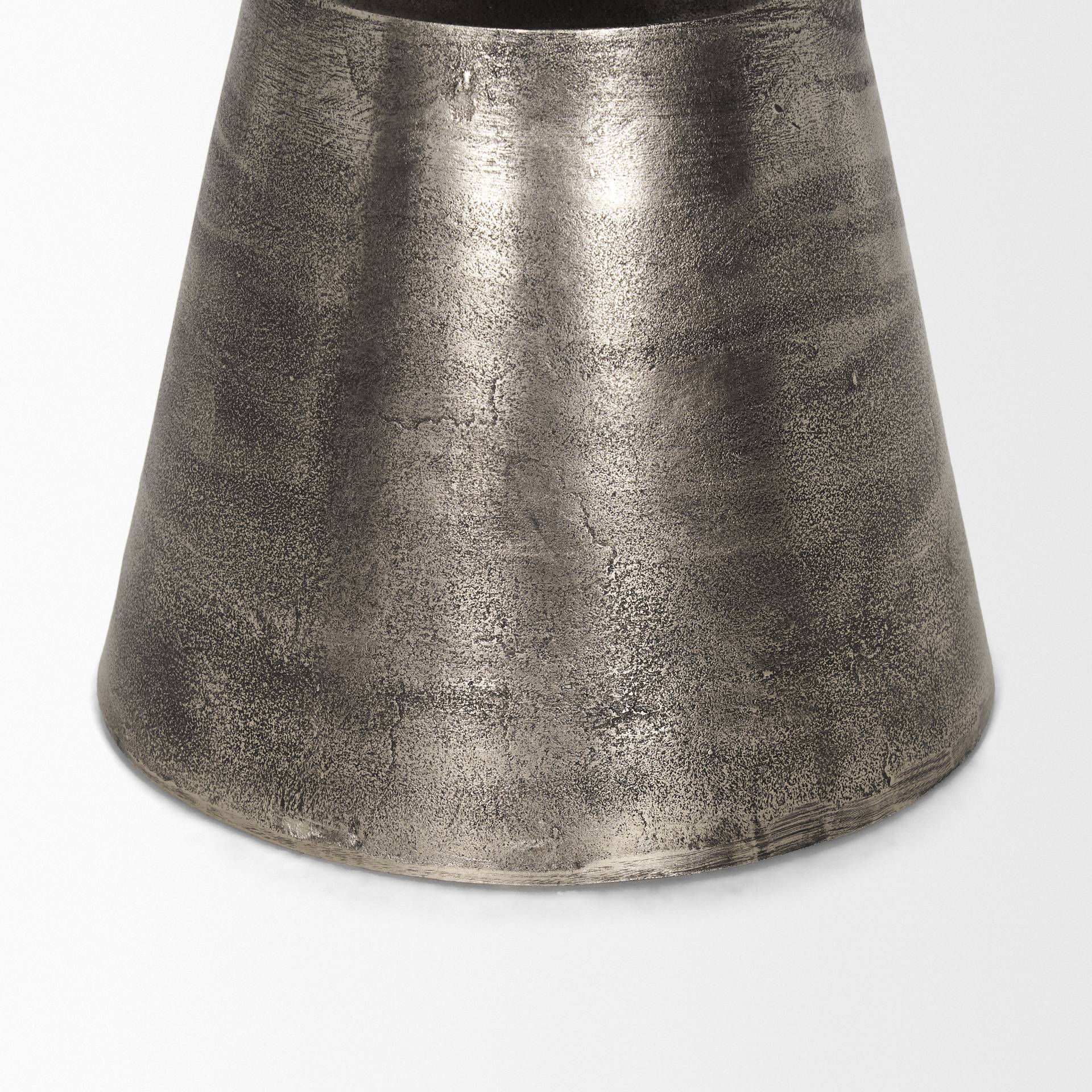 Mercana Bobbi Cast Aluminum Round Accent Table