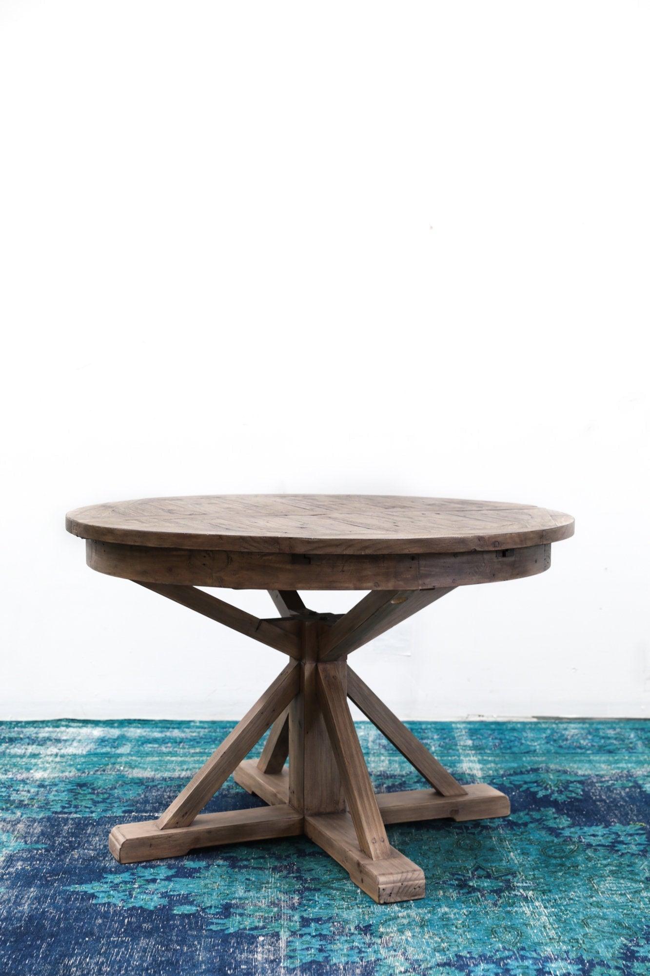 LH Home Irish Coast Extendable Round Dining Table