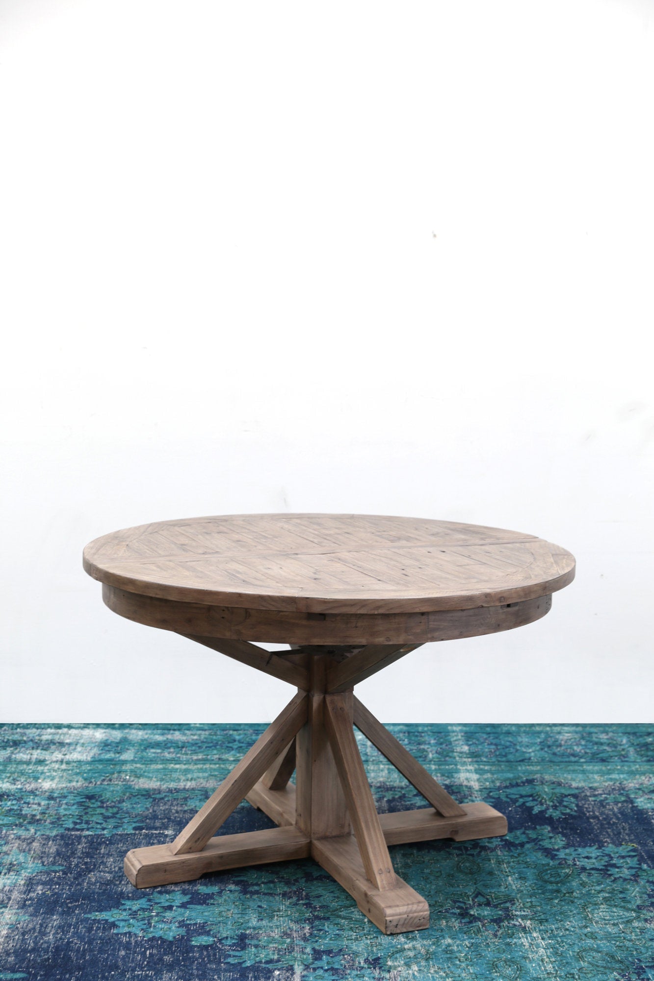 LH Home Irish Coast Extendable Round Dining Table