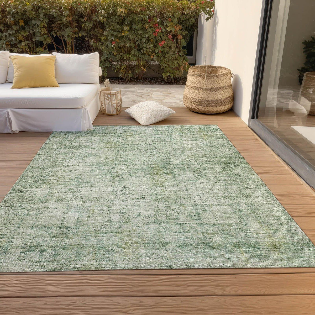 Kaelien Green Washable Indoor-Outdoor Rug -- green