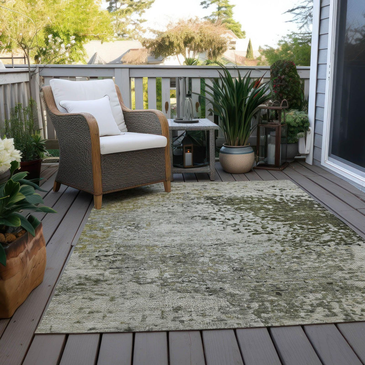 Iriain Gray Washable Indoor-Outdoor Rug -- gray