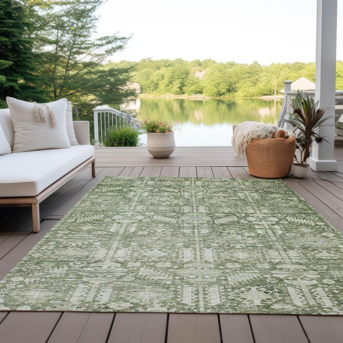 Laearis Green Washable Indoor-Outdoor Rug -- green