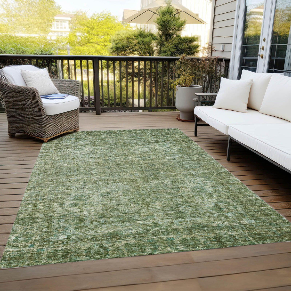 Iriira Green Washable Indoor-Outdoor Rug -- green