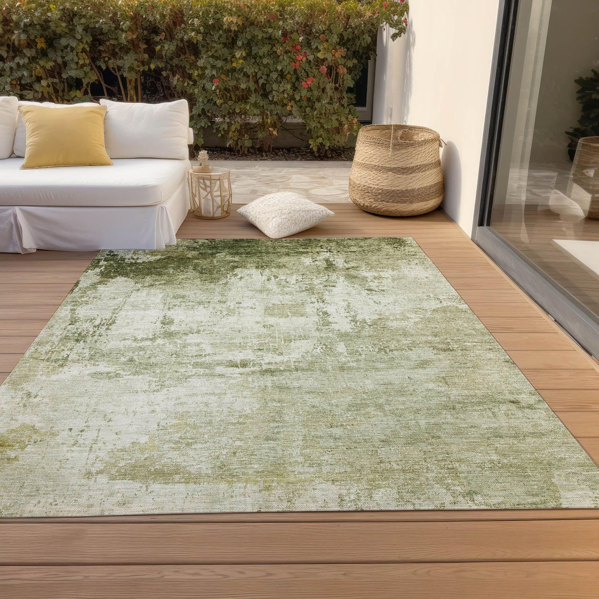 Kaelira Green Washable Indoor-Outdoor Rug -- green