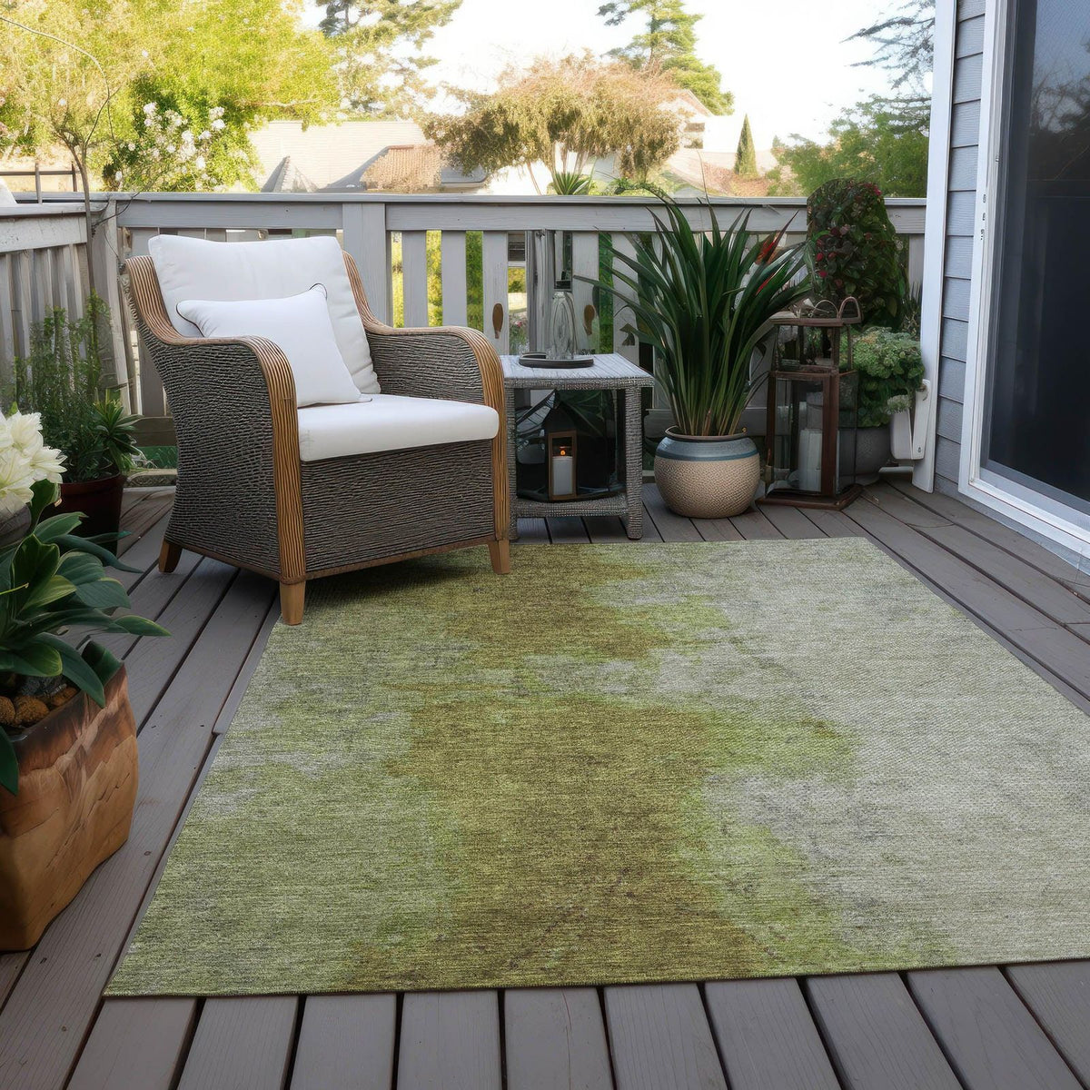 Iriel Green Washable Indoor-Outdoor Rug -- green