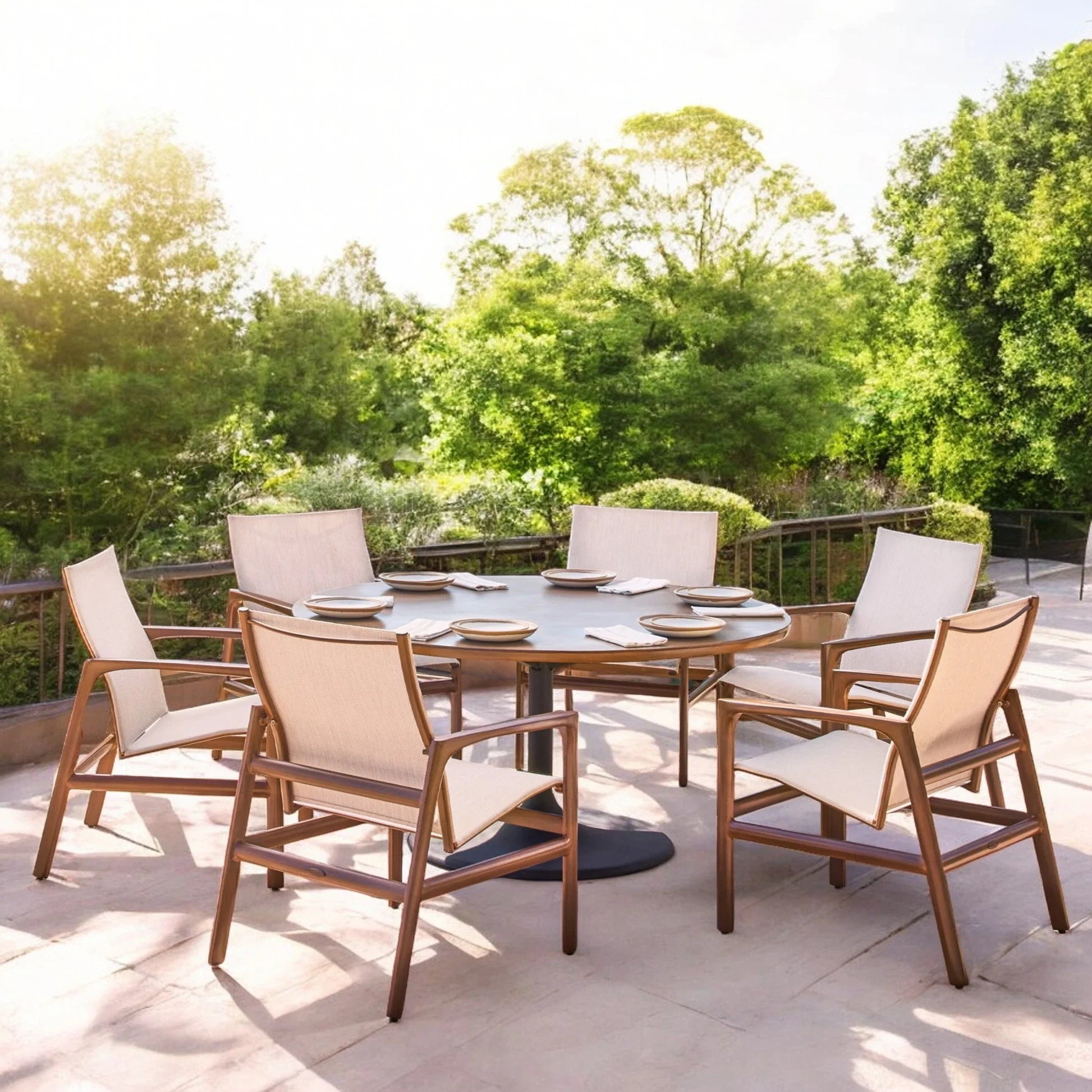 Castelle Castelle Tulip Aluminum Outdoor Round Dining Table