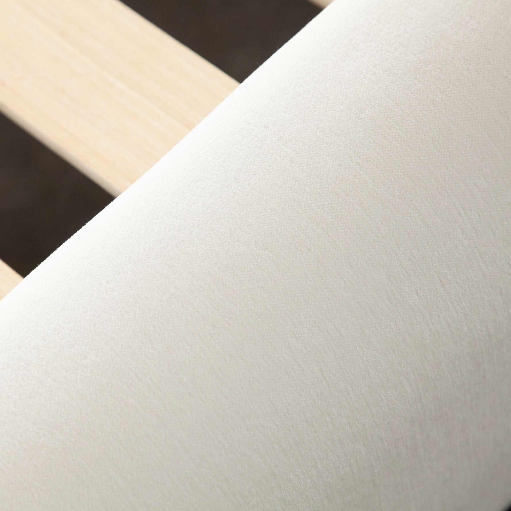 Diamond Sofa Fox White Performance Fabric Bed