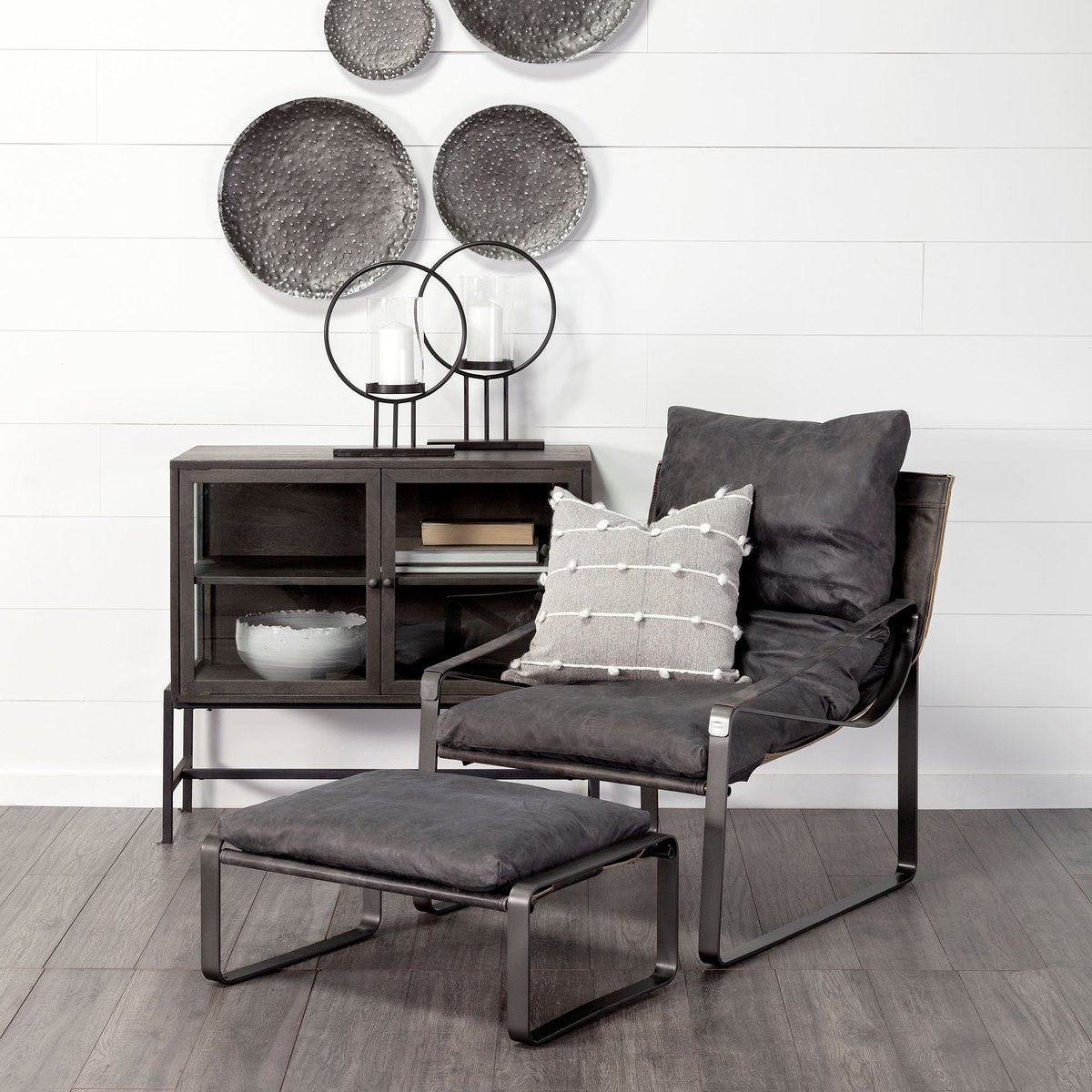 Mercana Hornet Leather Unibody Seat Accent Chair
