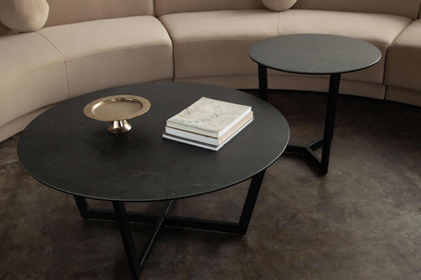 Onyx Ceramic Glass and Meta Black Round Cocktail Table