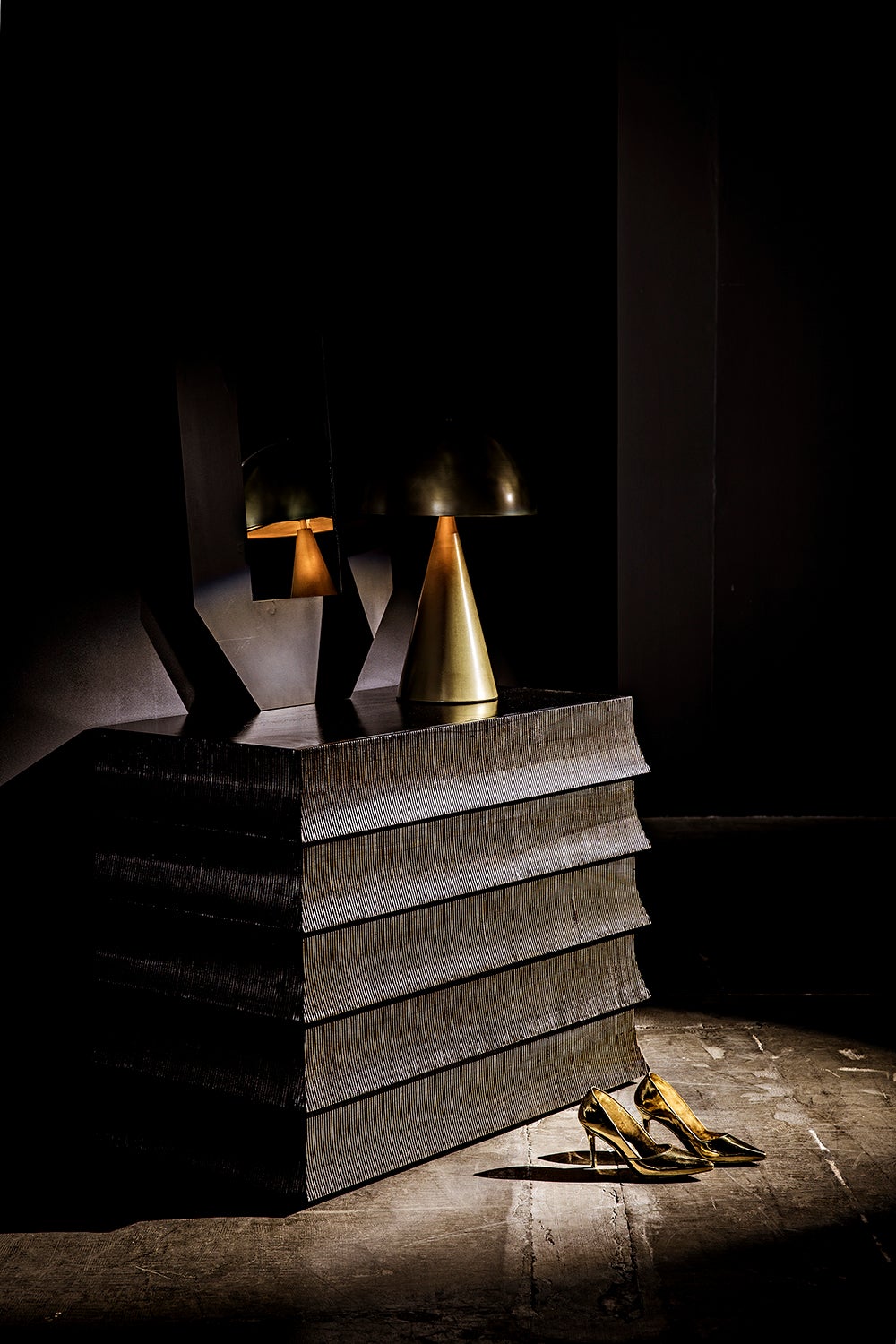 Skuba Metal Table Lamp With Brass Finish-Table Lamps-Noir-Sideboards and Things