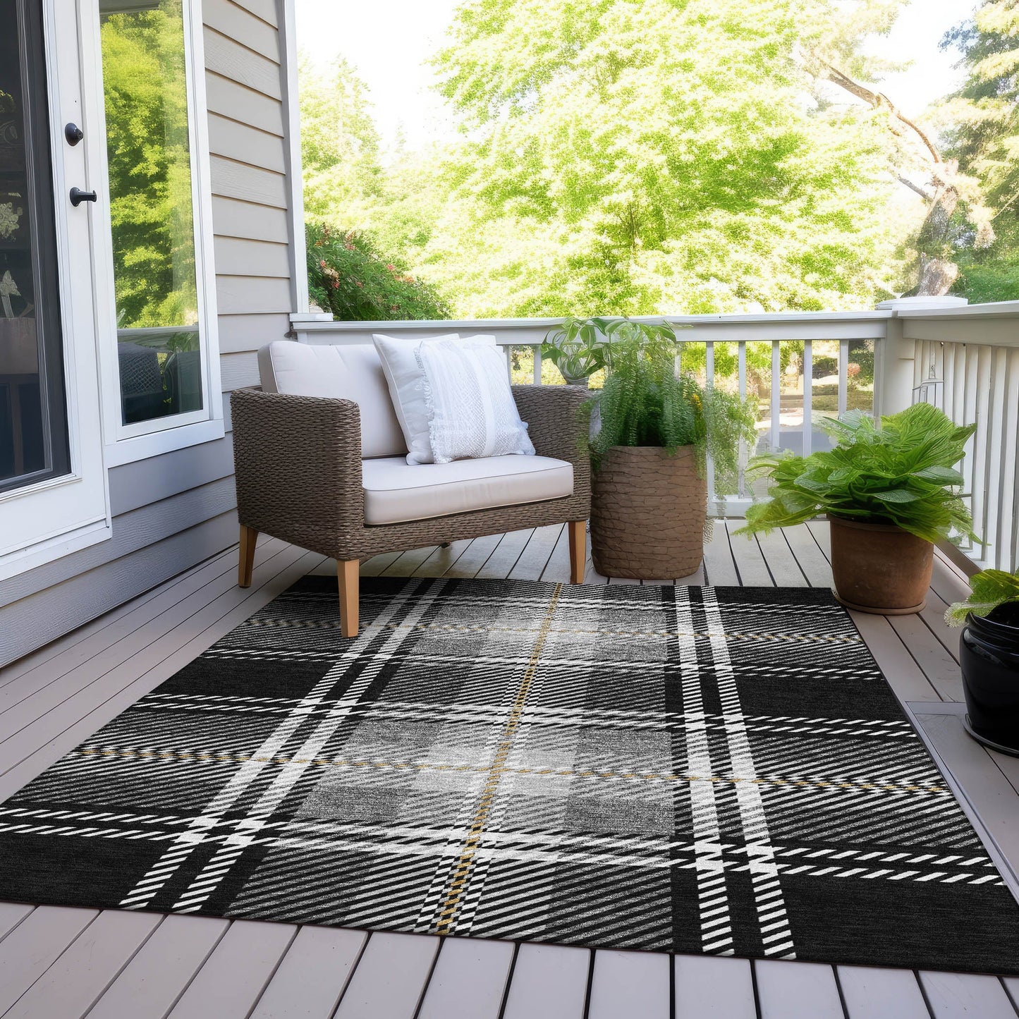 Spiral Whispers Black Washable Indoor-Outdoor Rug