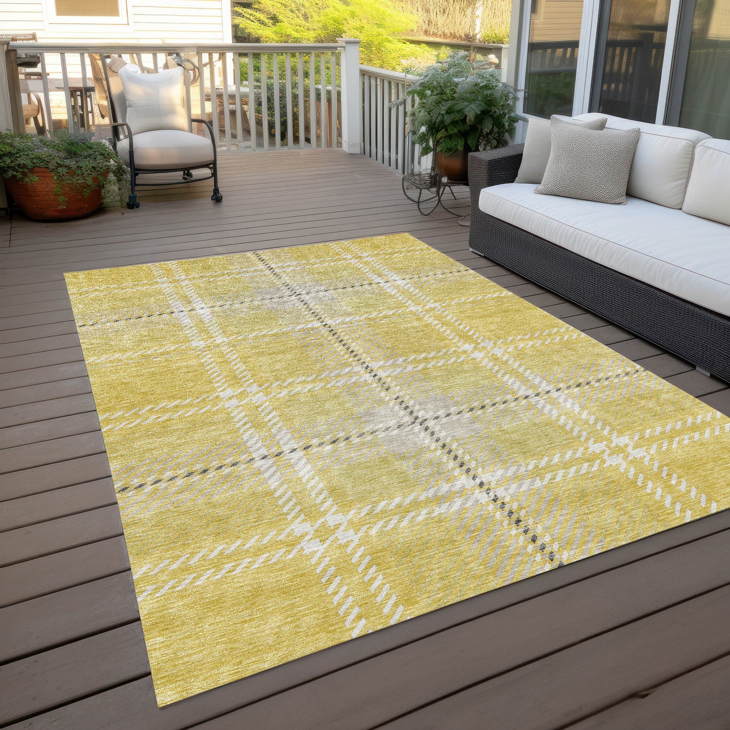 Spiral Whispers Gold Washable Indoor-Outdoor Rug
