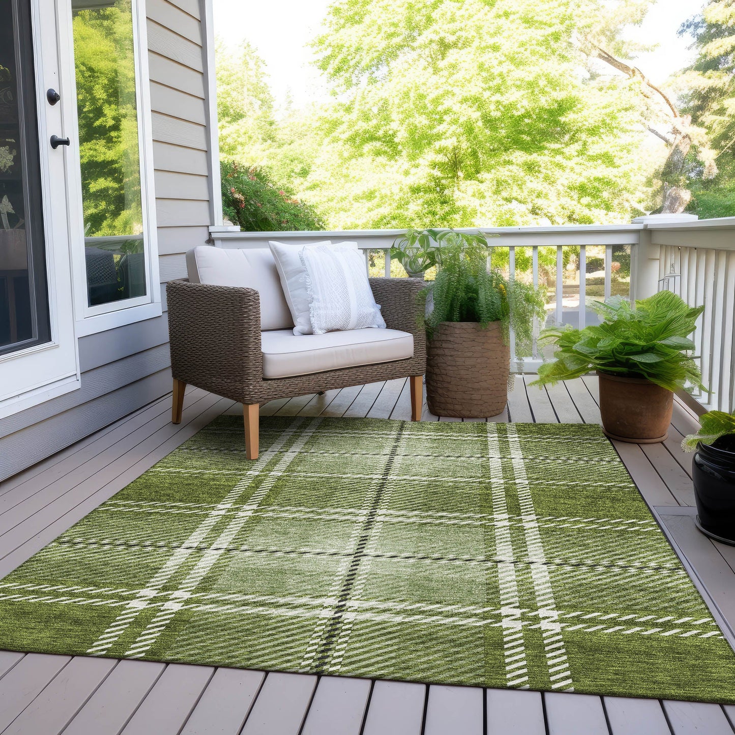 Spiral Whispers Green Washable Indoor-Outdoor Rug