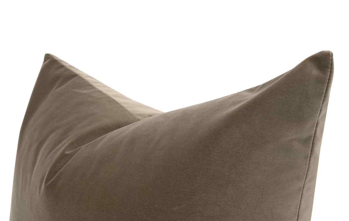 The Basic Performance Fabric Essential Pillow 2PC