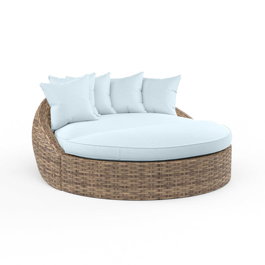 Havana Sunbrella Upholstered Round Outdoor Daybed