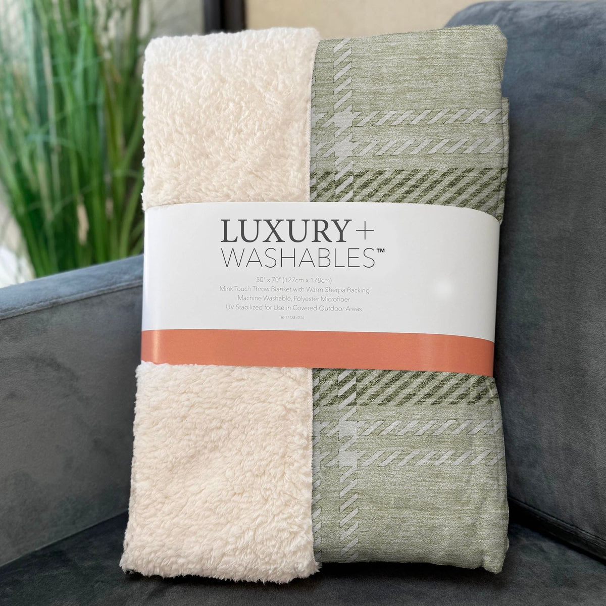 Spiral Whispers Aloe Washable Indoor-Outdoor Rug