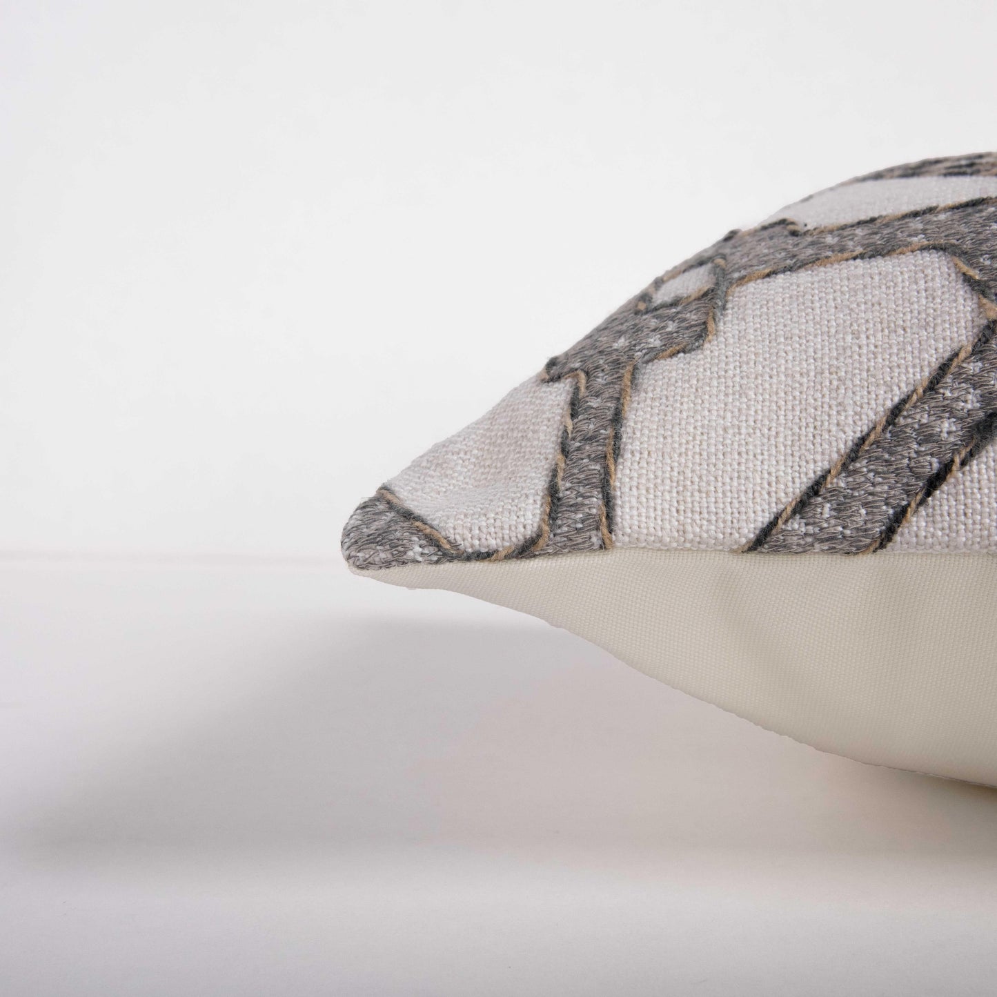 LOOMLAN Danny Outdoor Lumbar Pillow
