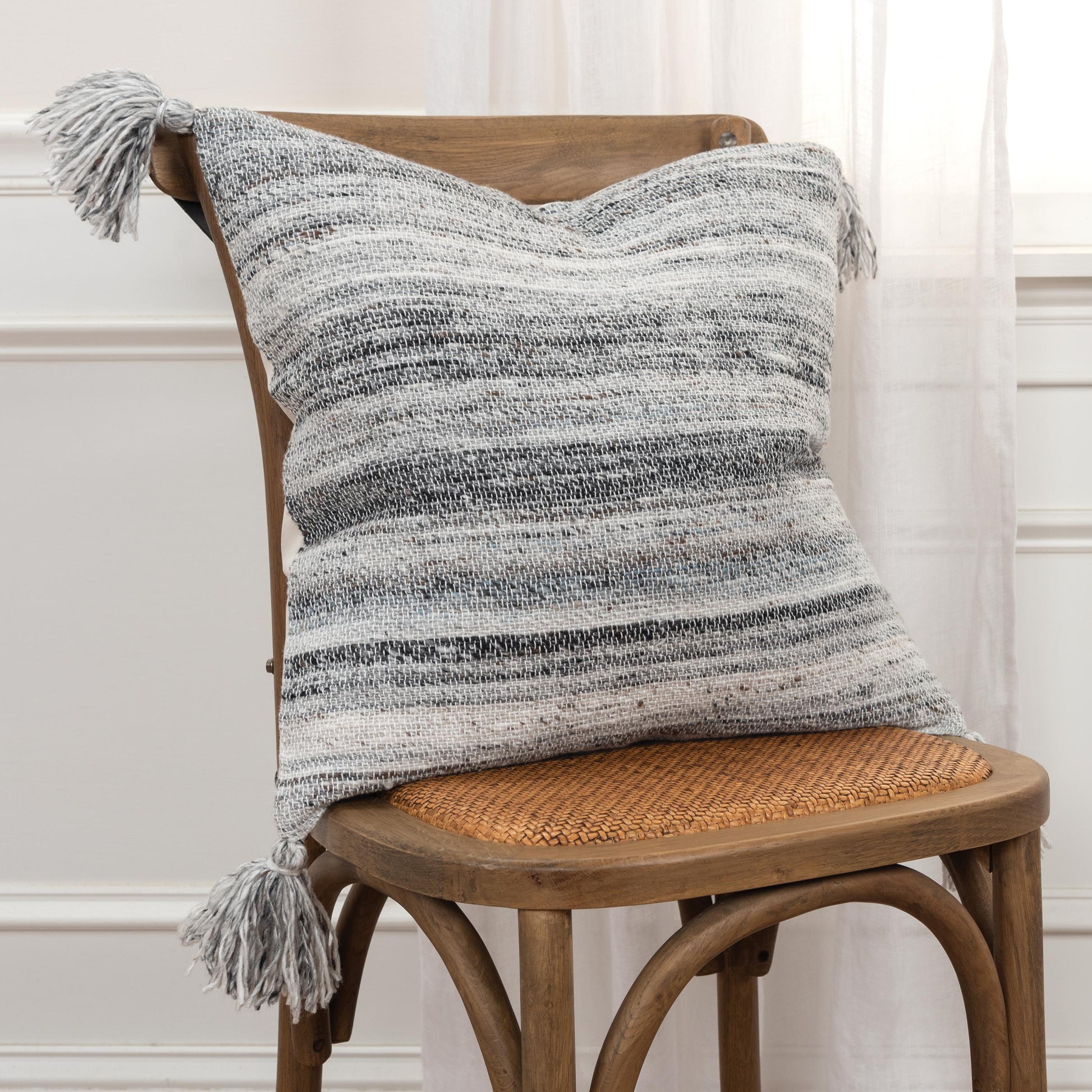 LOOMLAN Evan Boho Outdoor Throw Pillow