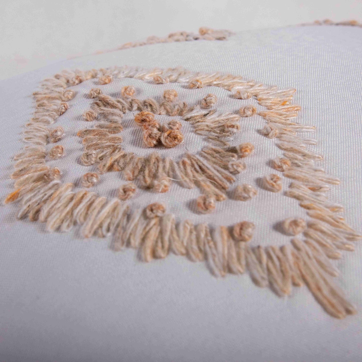 Medallion Ivory Outdoor Throw Pillows Outdoor Pillows LOOMLAN By LOOMLAN