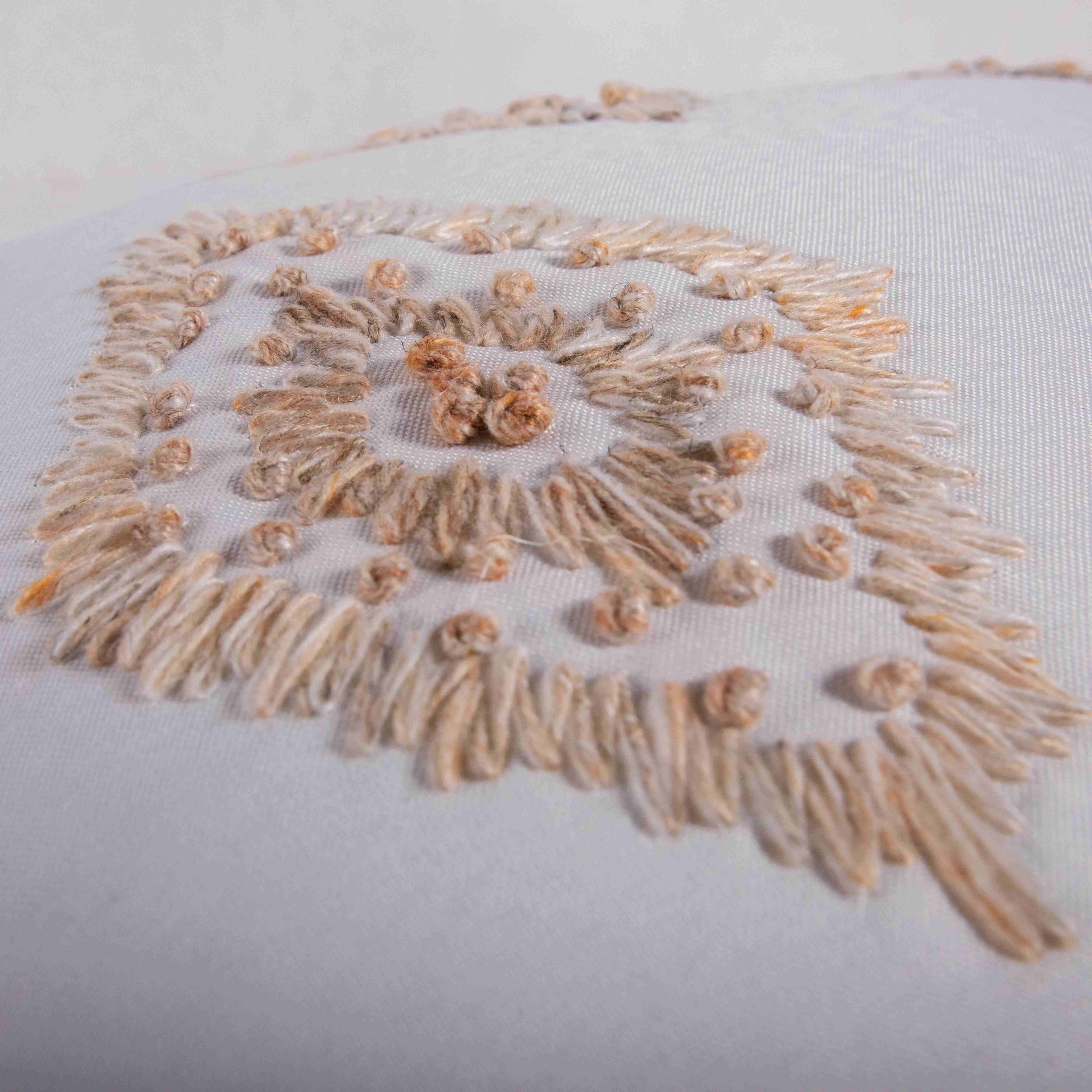 Medallion Ivory Outdoor Throw Pillows Outdoor Pillows LOOMLAN By LOOMLAN