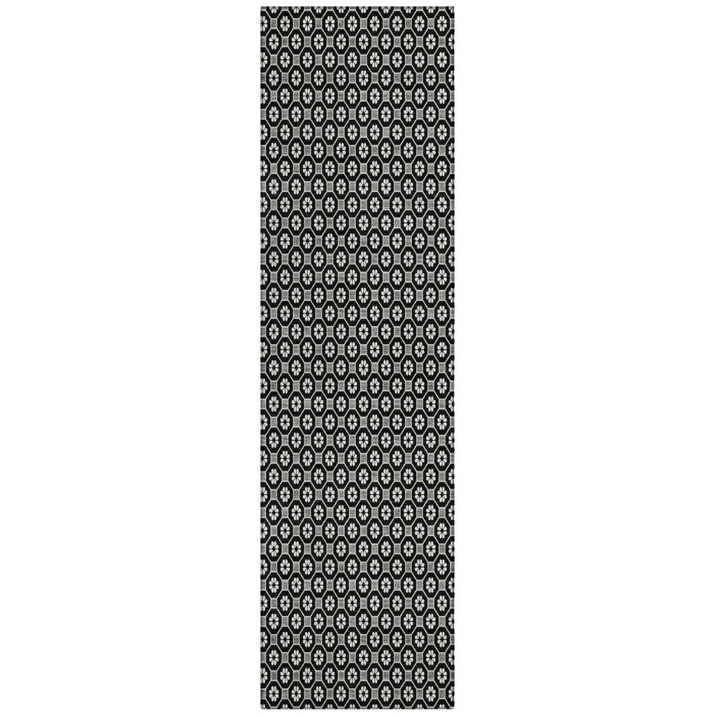 LOOMLAN Rugs Luthira Black Washable Indoor-Outdoor Rug